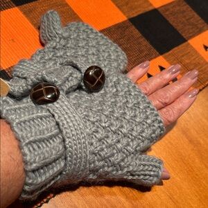 NWT fingerless gloves Grey smoke free pet free home